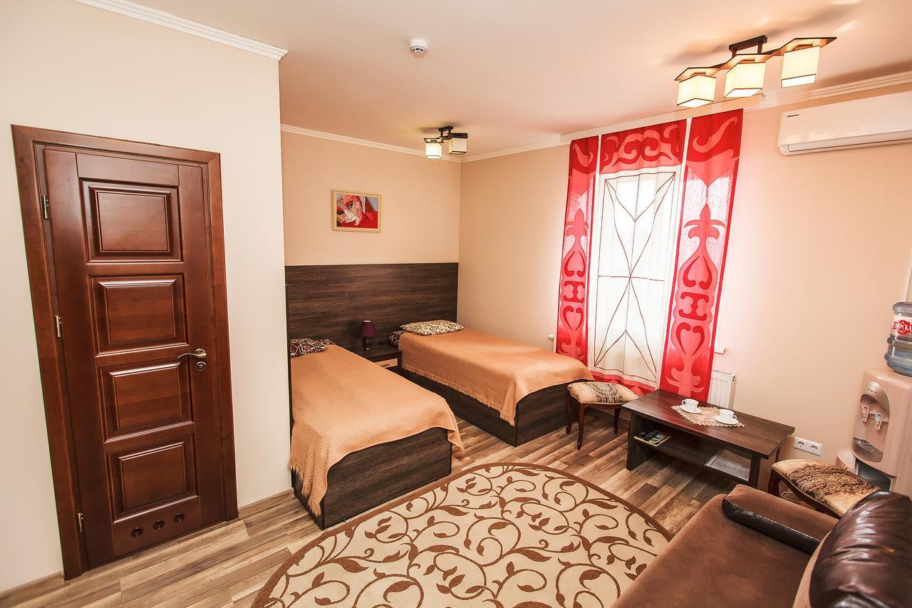 Slavyanskaya Hata Hotel Баранавичи Екстериор снимка