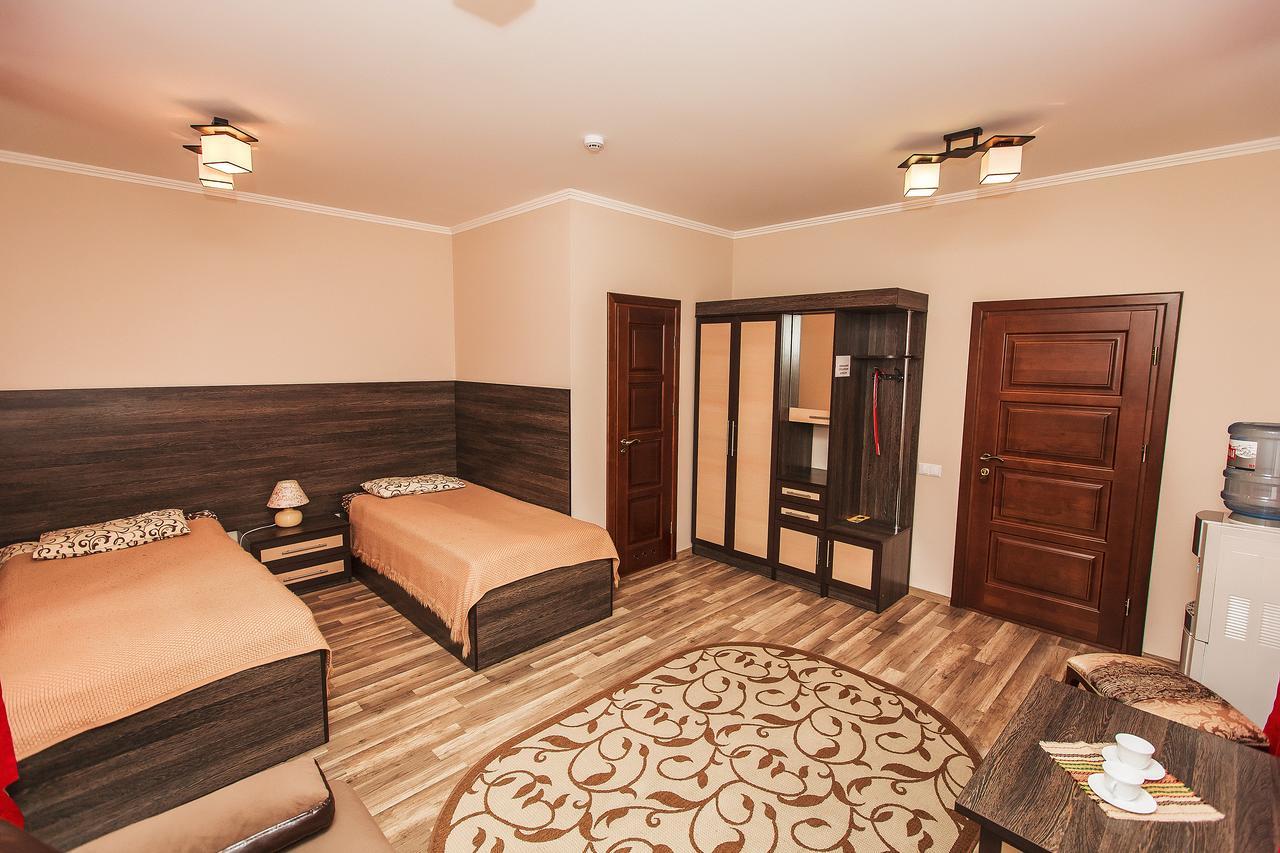 Slavyanskaya Hata Hotel Баранавичи Екстериор снимка