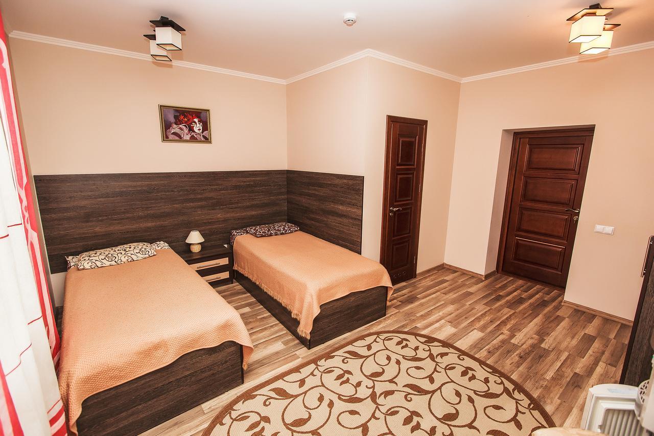 Slavyanskaya Hata Hotel Баранавичи Екстериор снимка
