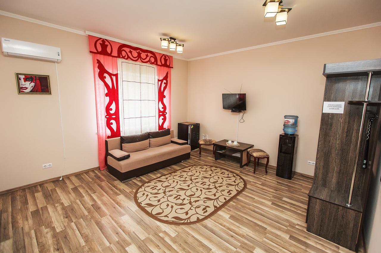 Slavyanskaya Hata Hotel Баранавичи Екстериор снимка
