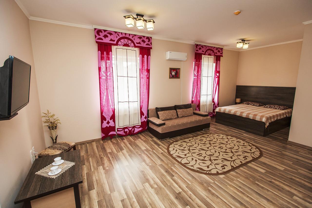 Slavyanskaya Hata Hotel Баранавичи Екстериор снимка