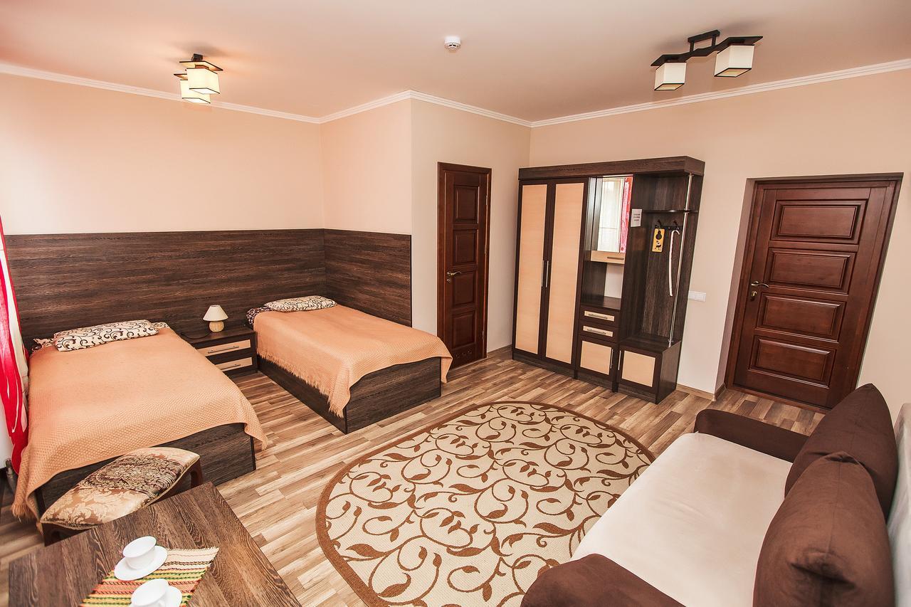Slavyanskaya Hata Hotel Баранавичи Екстериор снимка