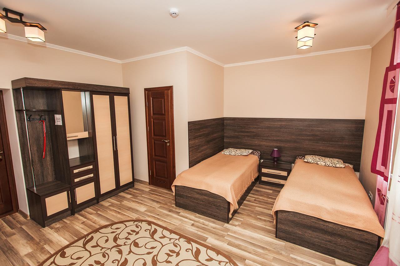Slavyanskaya Hata Hotel Баранавичи Екстериор снимка