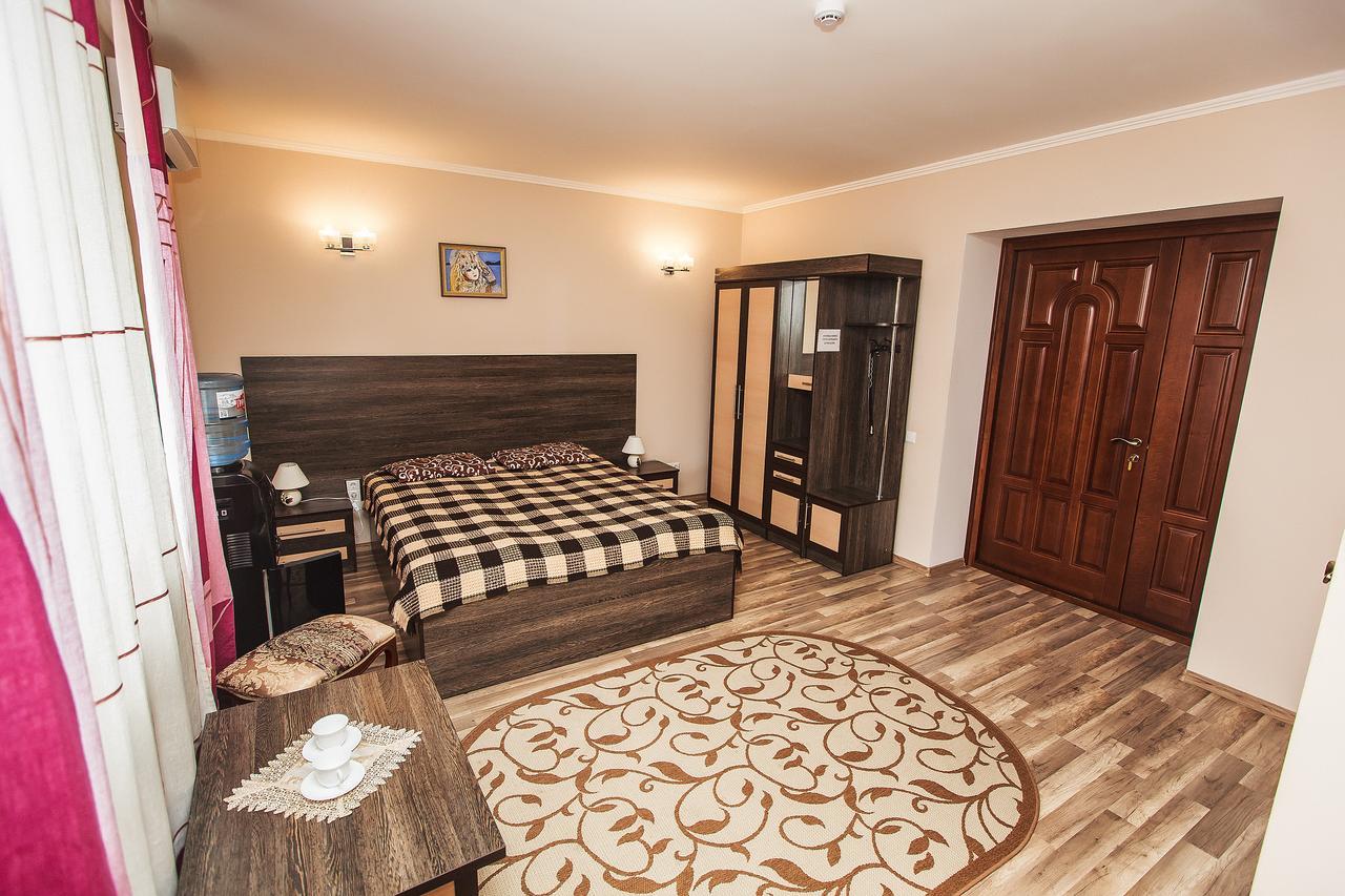 Slavyanskaya Hata Hotel Баранавичи Екстериор снимка