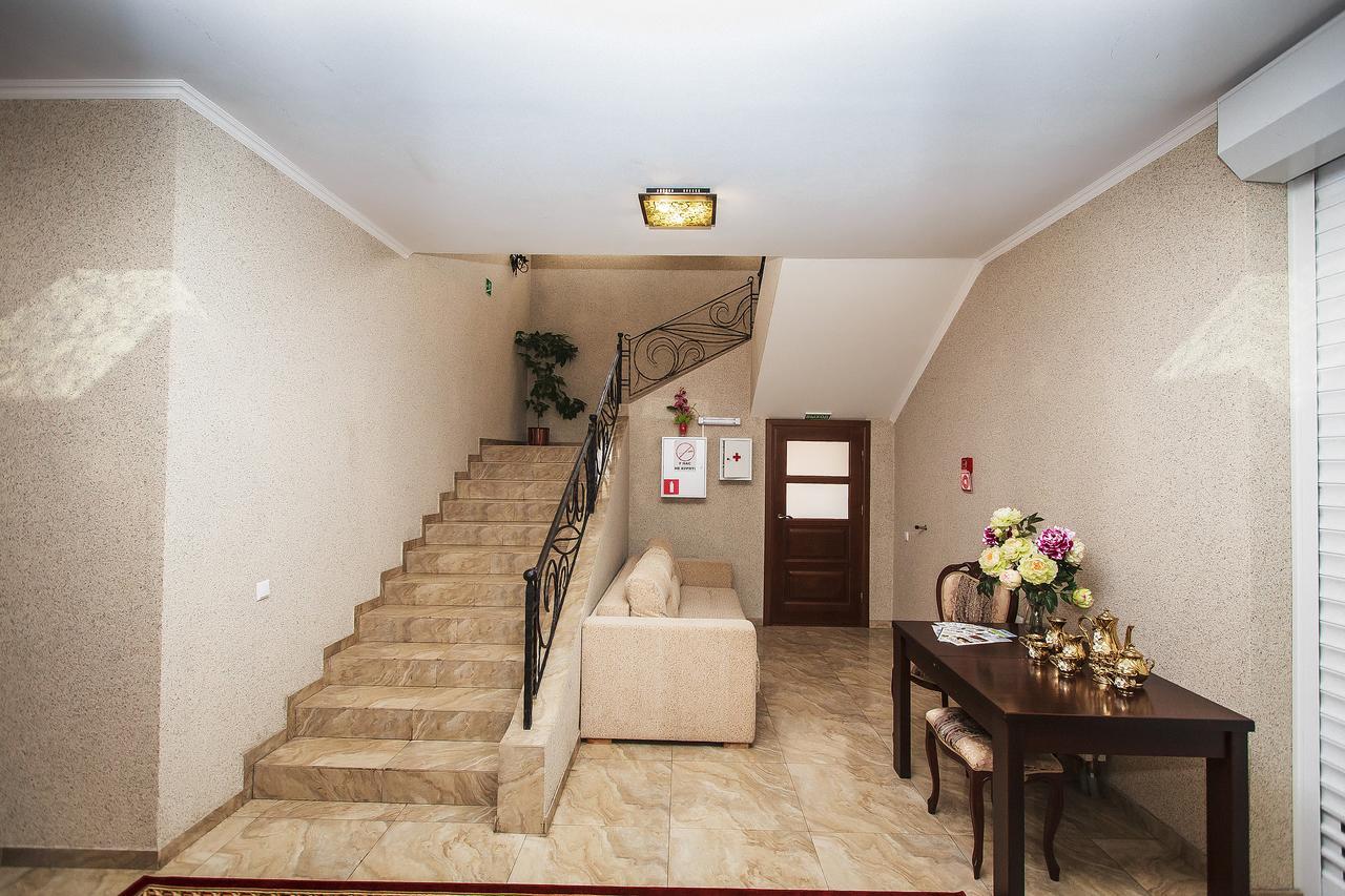 Slavyanskaya Hata Hotel Баранавичи Екстериор снимка