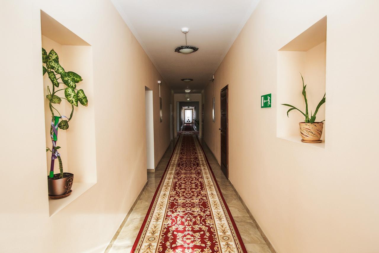 Slavyanskaya Hata Hotel Баранавичи Екстериор снимка